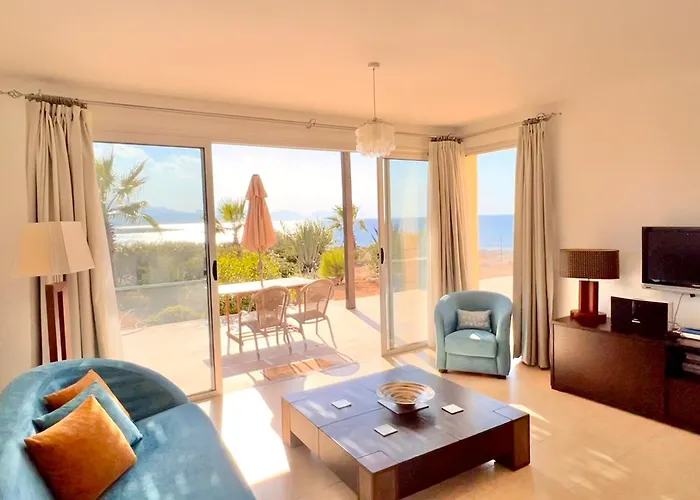 True Frontline In Tatlisu North Cyprus アパート